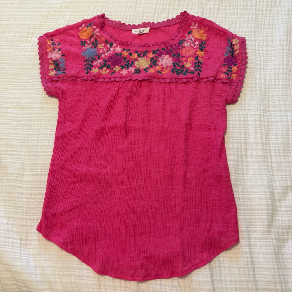 Blu Pepper | Women’s Pink Embroidered Short Sleeve Shirt Size Small